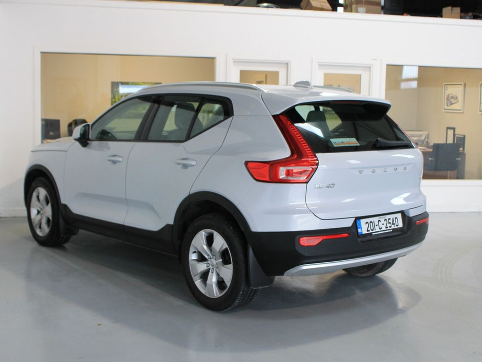 2020 Volvo XC40 - image 8