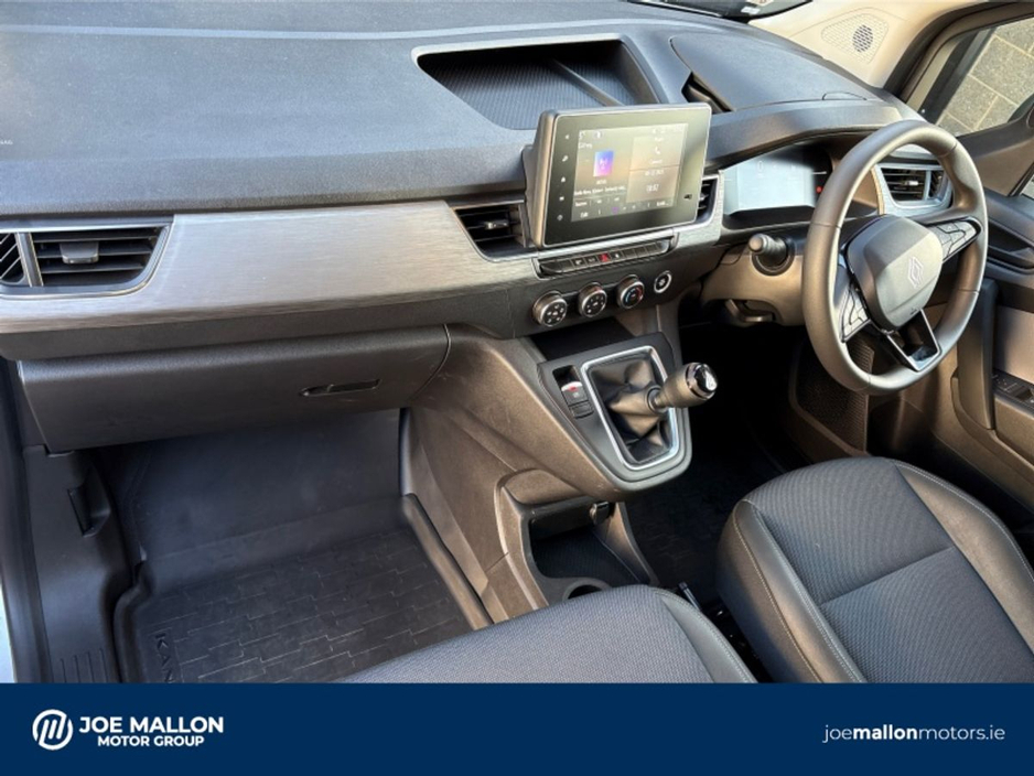 2025 Renault Kangoo - image 4