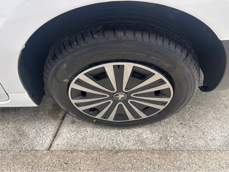 2018 Peugeot Partner - image 17