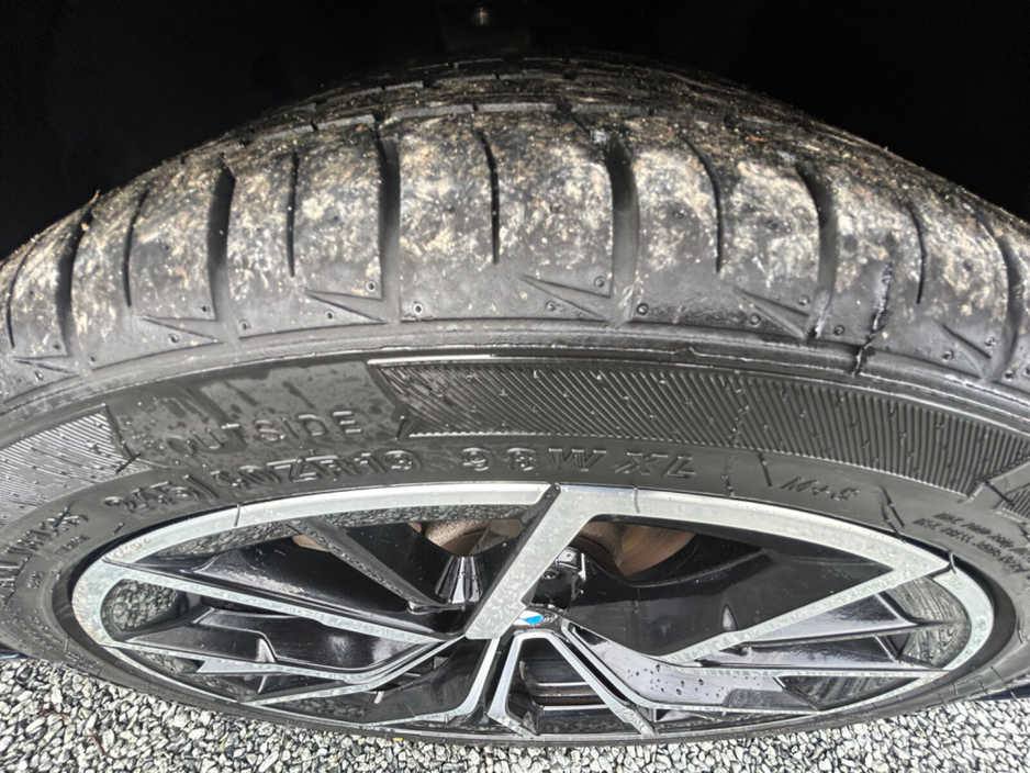 2021 BMW 5 Series - image 23