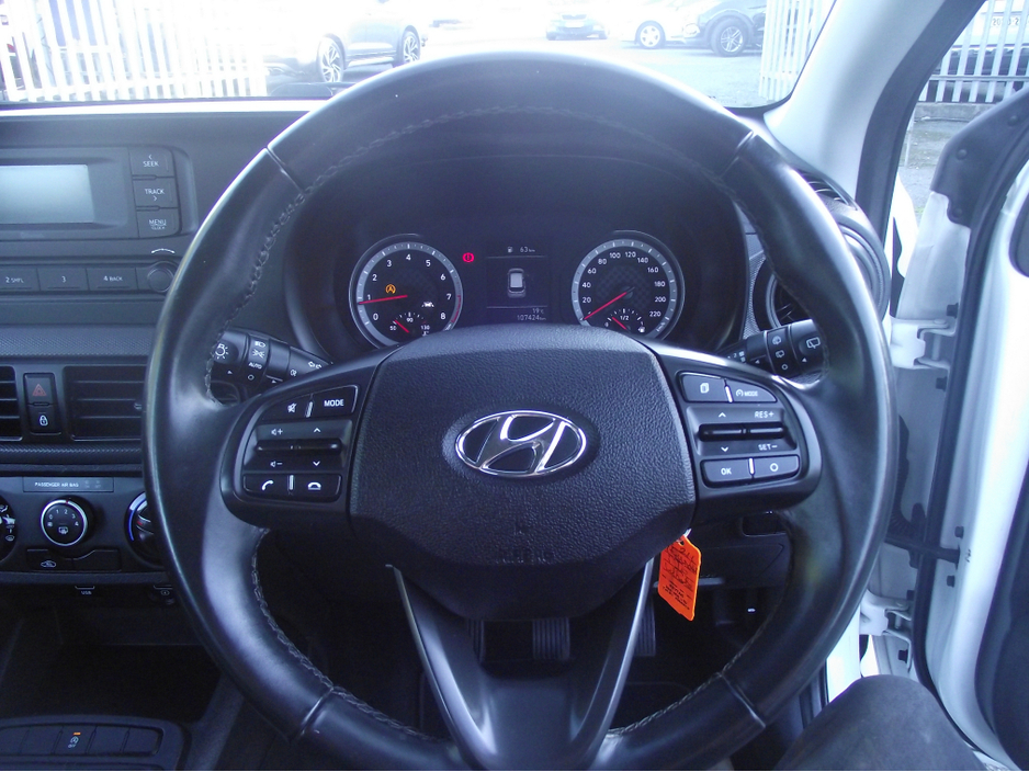 2021 Hyundai i10 - image 12