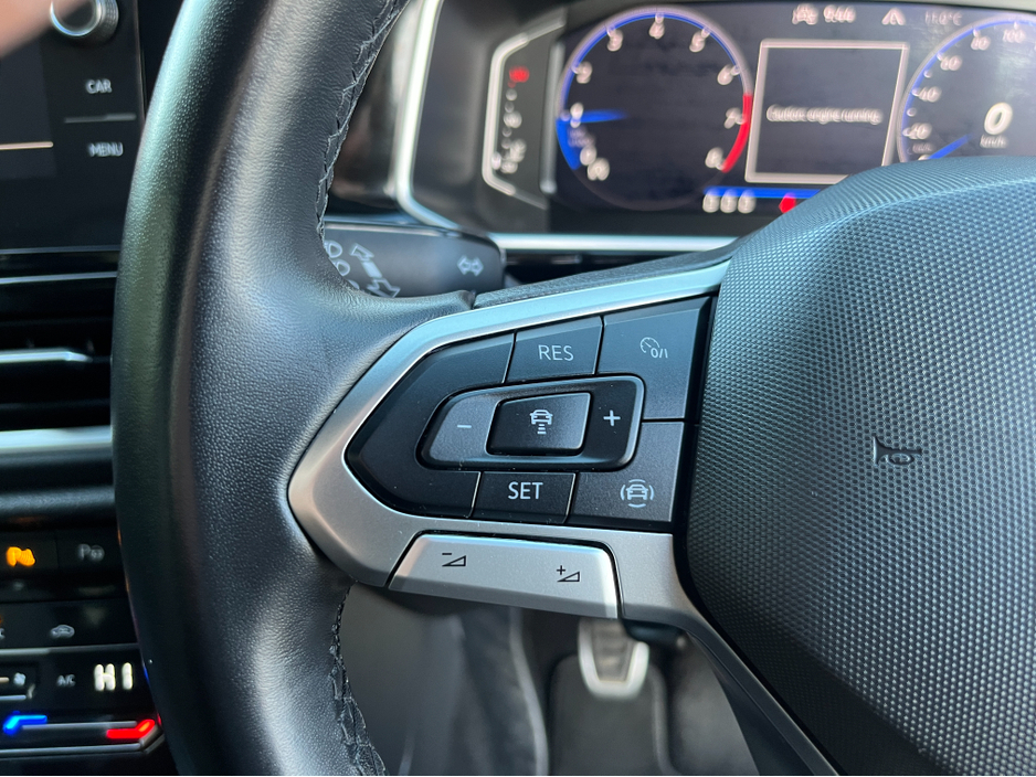 2024 Volkswagen T-Roc - image 23