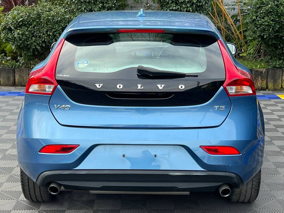 2016 Volvo V40 - image 16