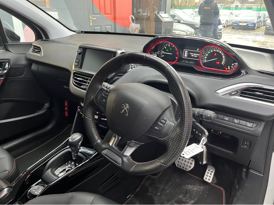 2018 Peugeot 2008 - image 11