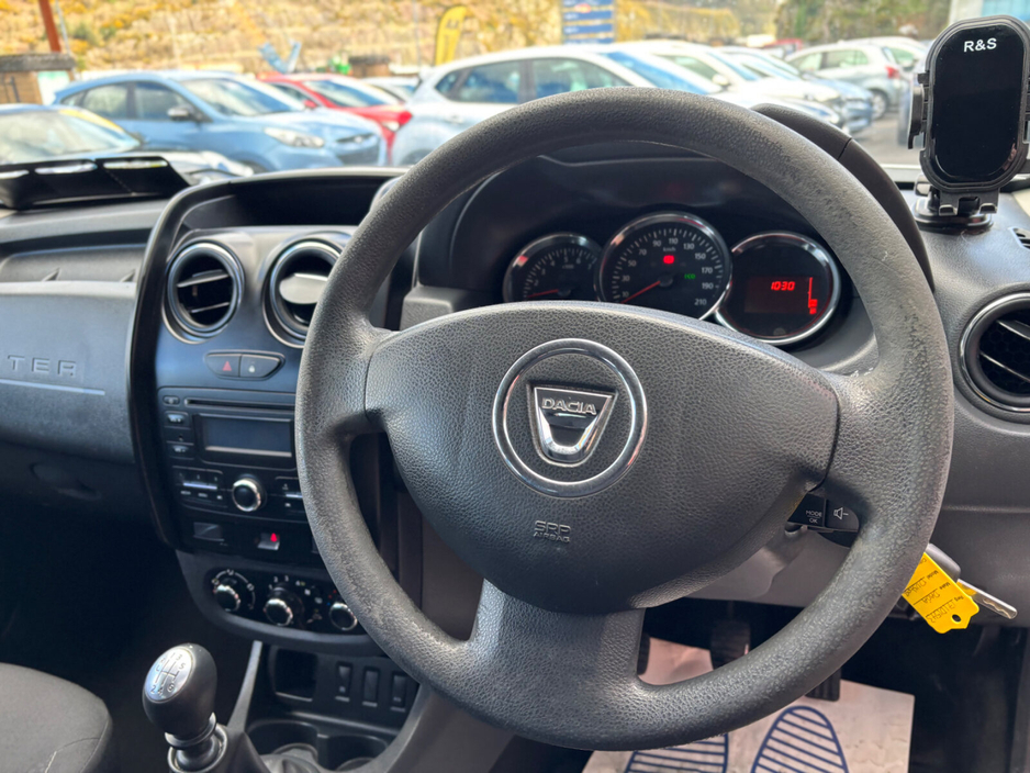 2017 Dacia Duster - image 10