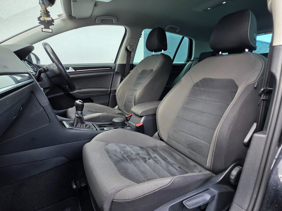 2015 Volkswagen Golf - image 15