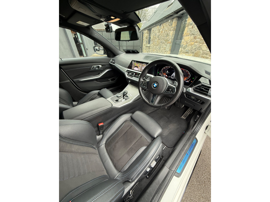 2020 BMW 3 Series - image 10