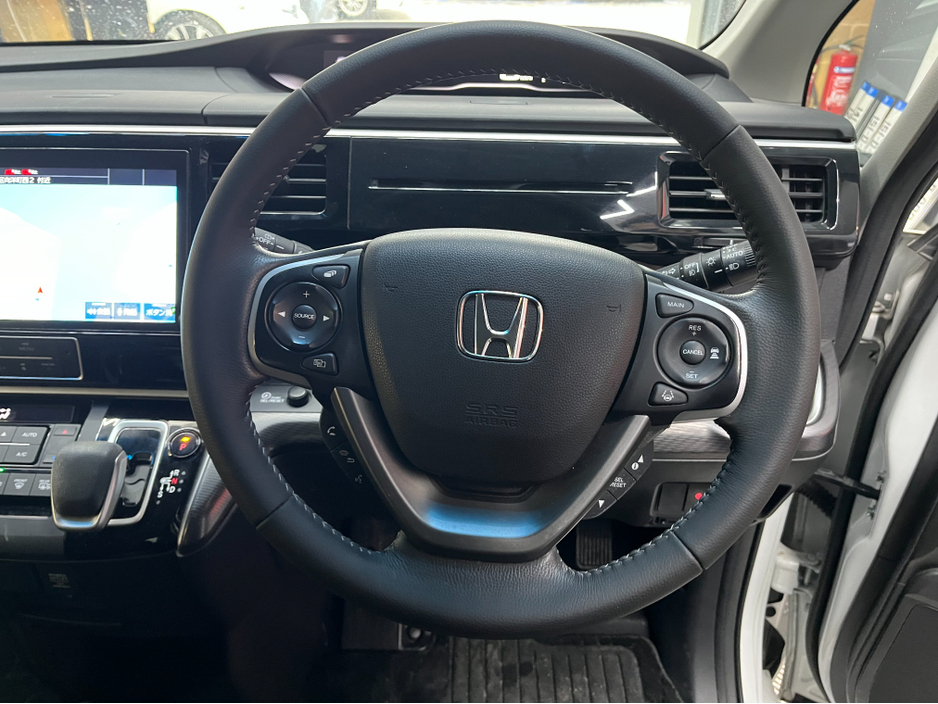 2021 Honda Stepwagon - image 10