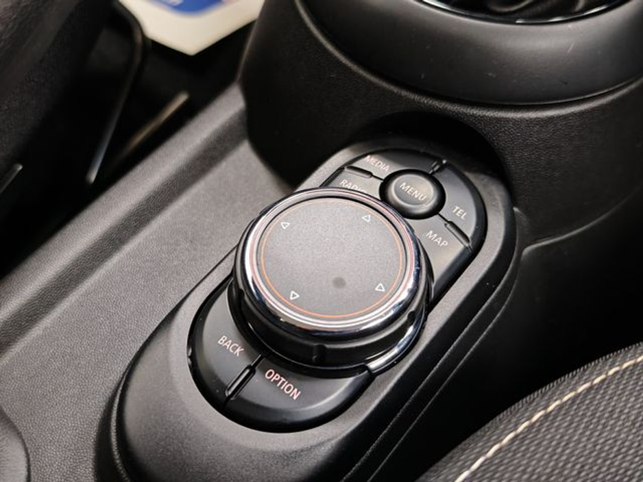 2017 MINI Cooper D - image 10