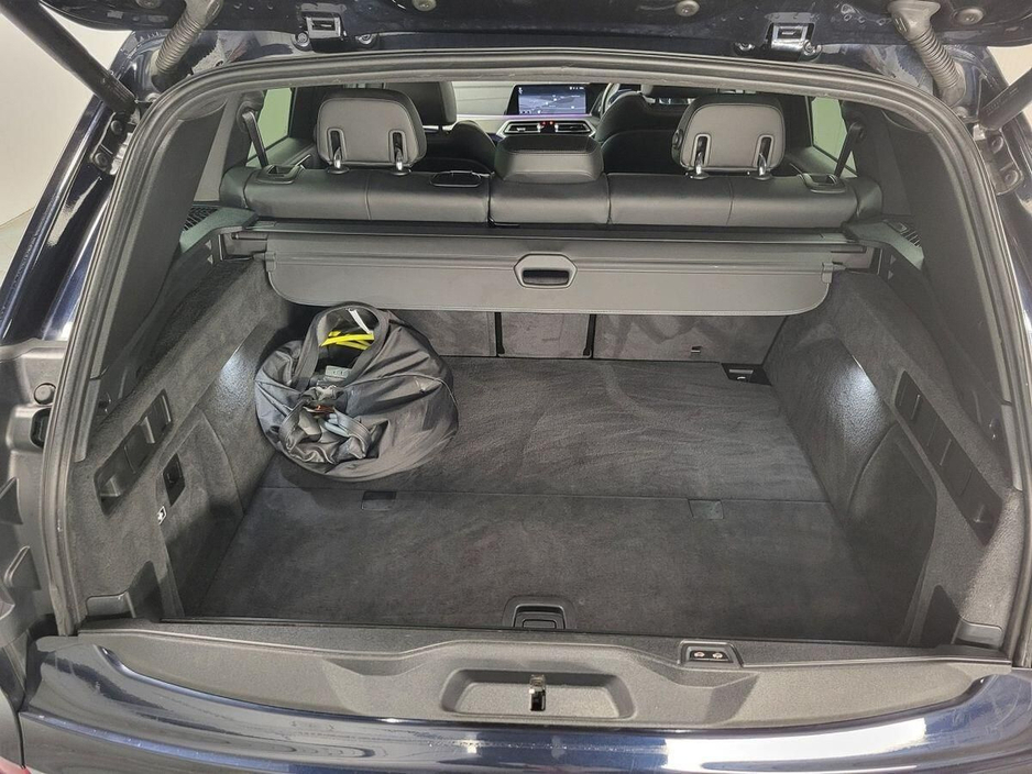 2021 BMW X5 - image 12