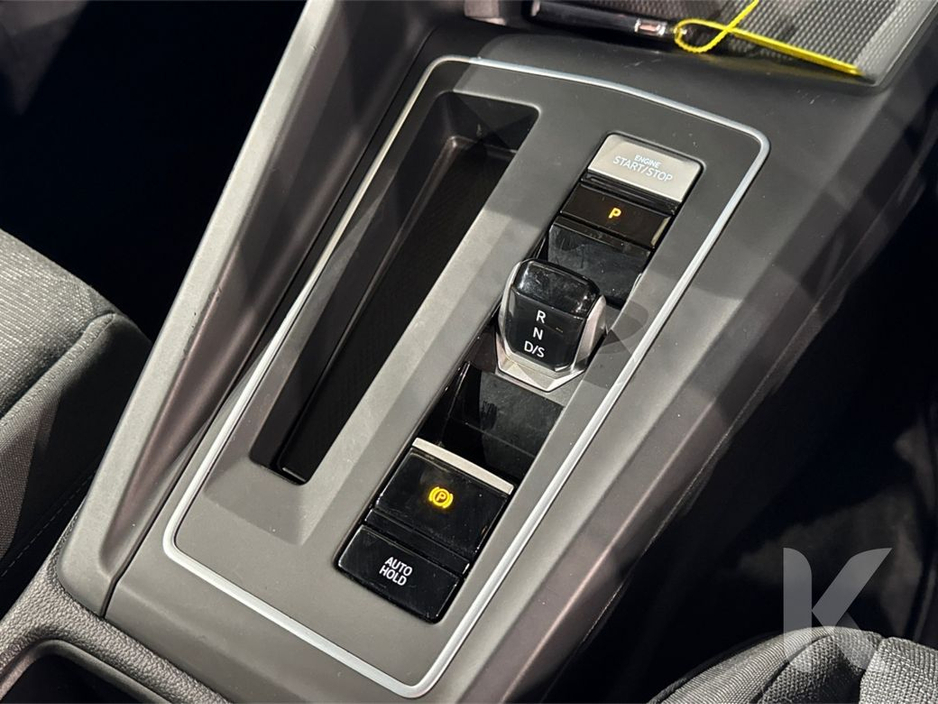 2023 Volkswagen Golf - image 13