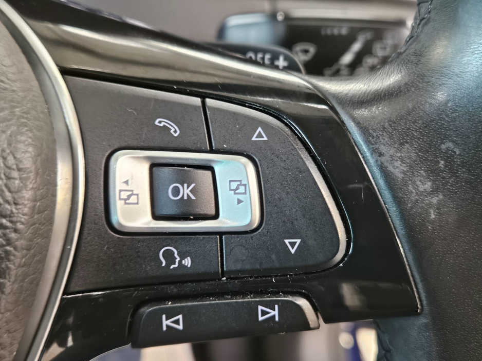 2017 Volkswagen Golf - image 9