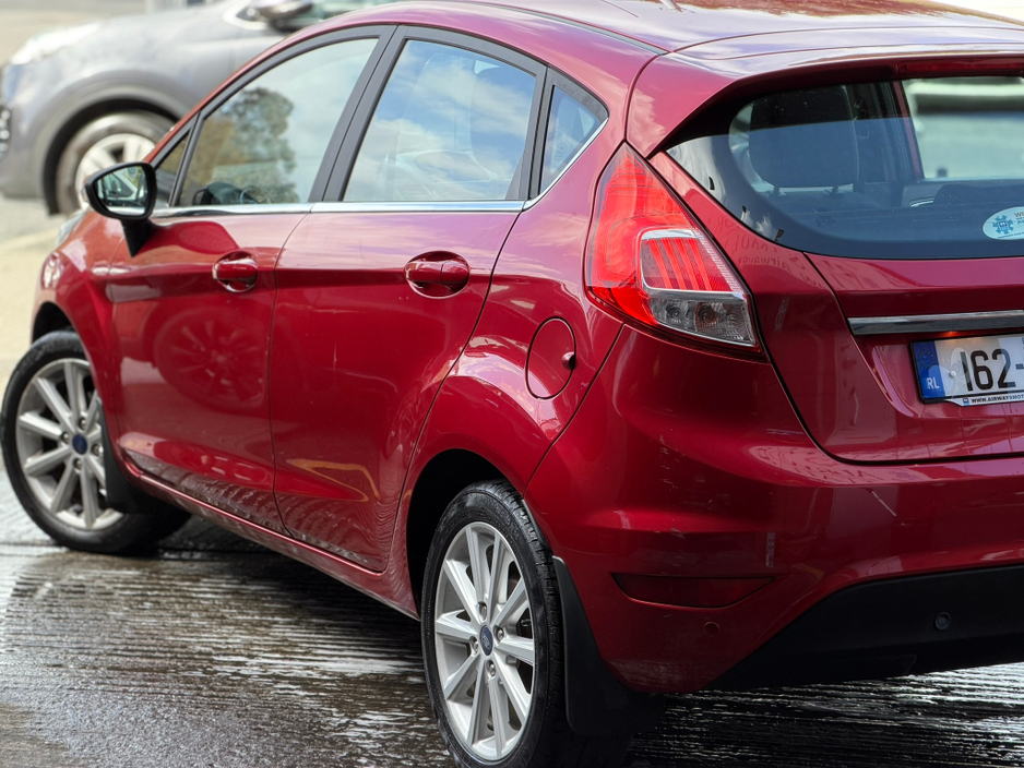 2016 Ford Fiesta - image 19