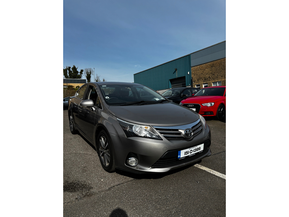 2015 Toyota Avensis - image 2