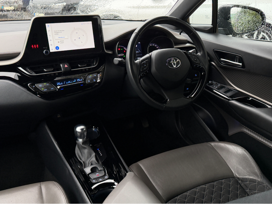 2023 Toyota C-HR HYBRID..Keyless Entry..Apple CarPlay €22,750