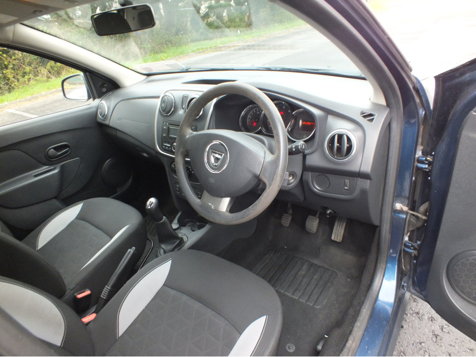 2016 Dacia Sandero - image 10