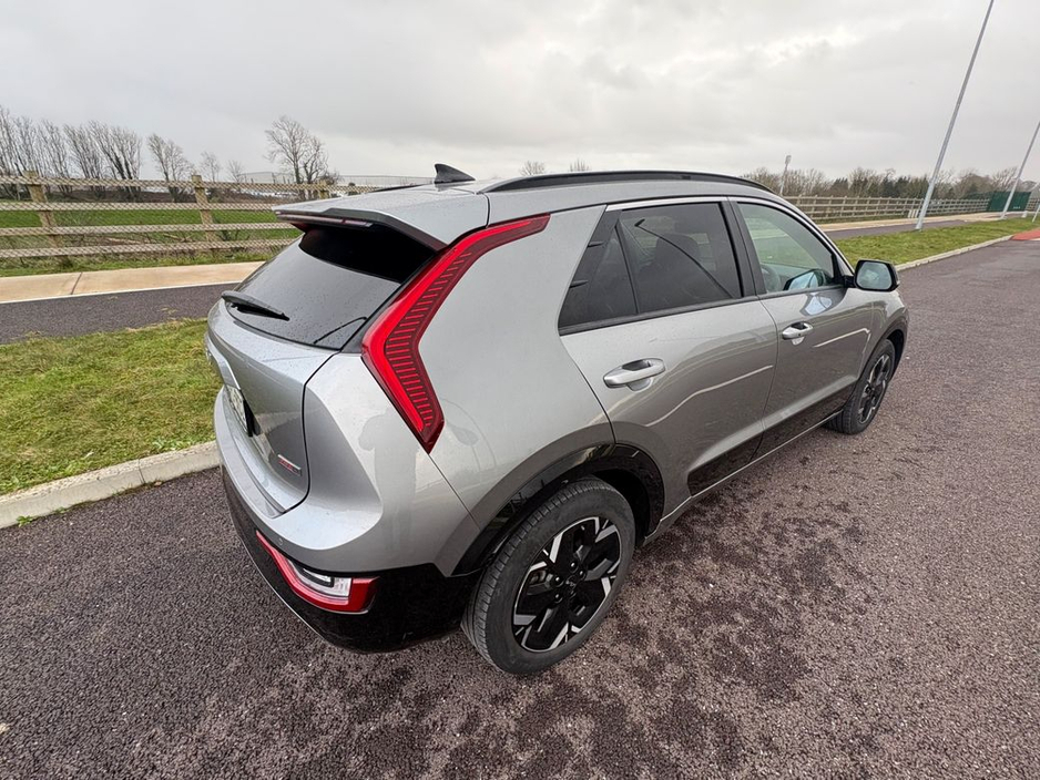 2023 Kia Niro - image 6