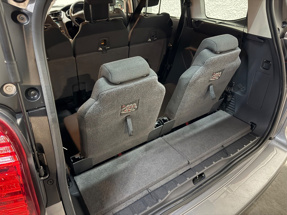 2016 Peugeot 5008 - image 15