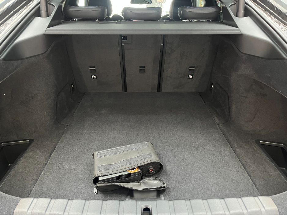 2023 BMW i4 - image 7