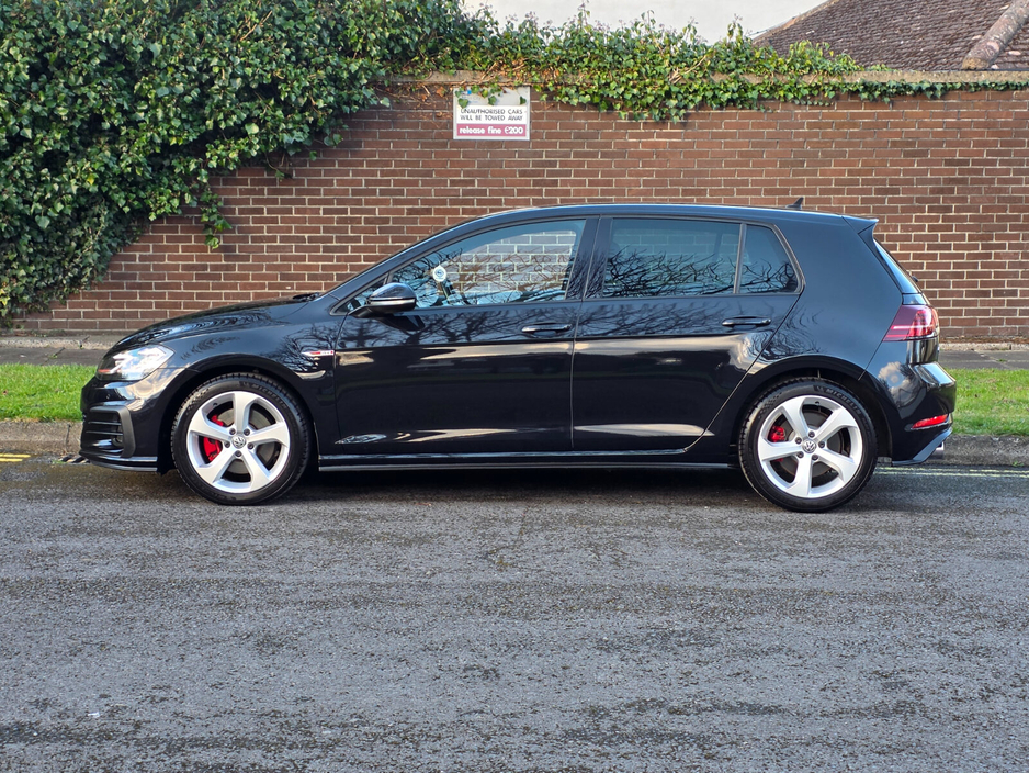 2017 Volkswagen Golf - image 11