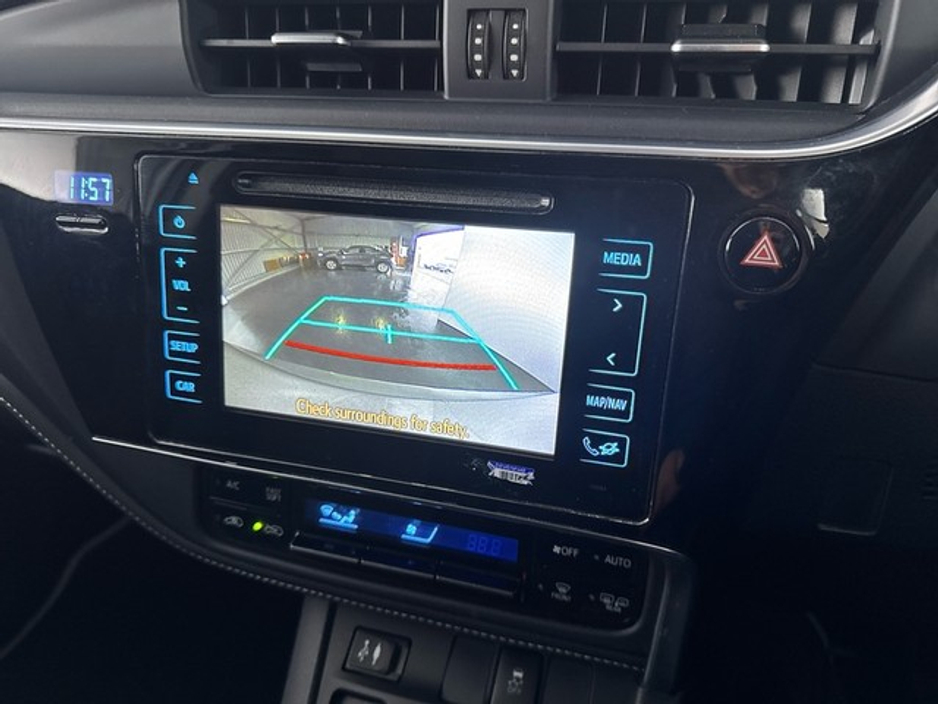 2018 Toyota Auris HYBRID LUNA SPORT €18,450