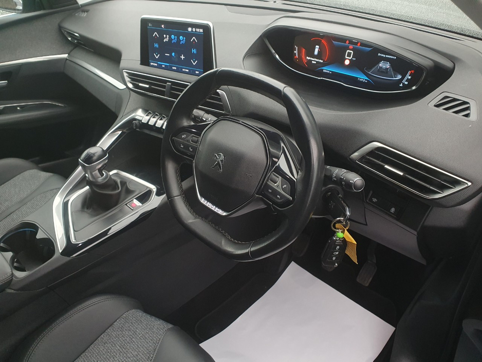 2020 Peugeot 3008 - image 8