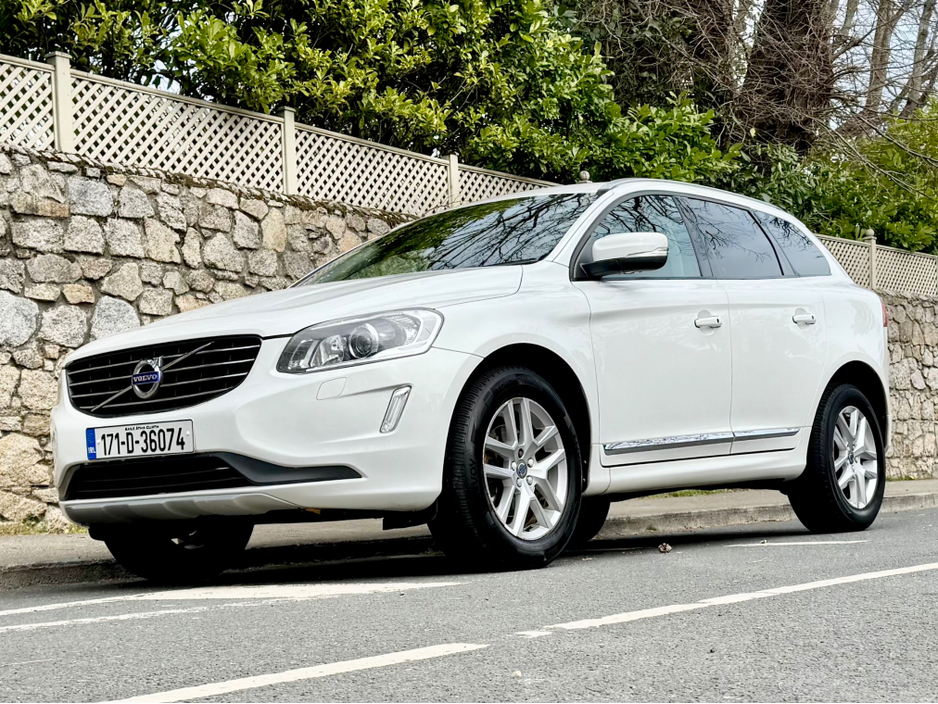 2017 Volvo XC60 - image 13