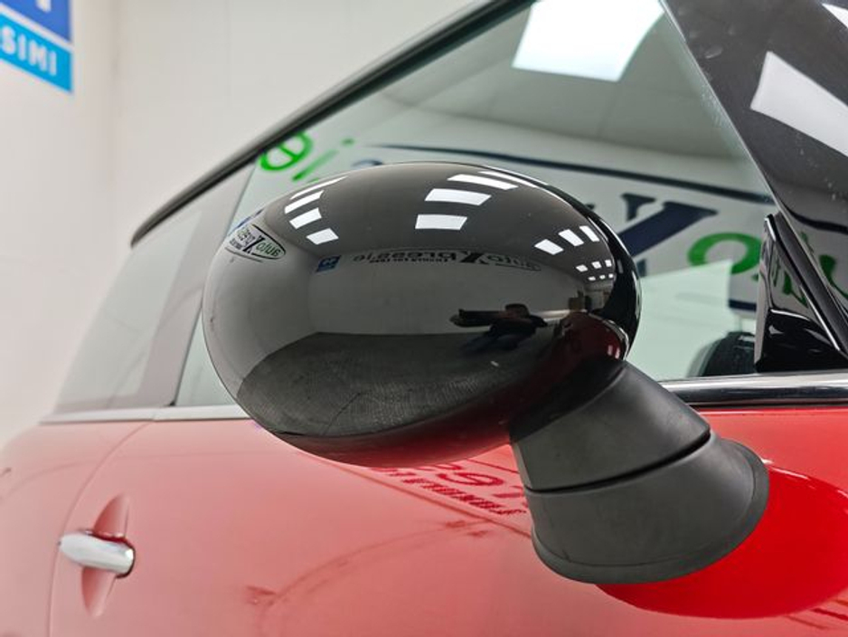 2017 MINI Cooper D - image 19