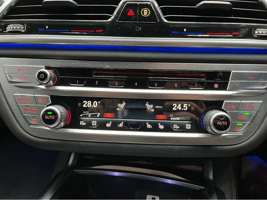 2016 BMW 7 Series 2016 BMW 740E IPERFORMANCE M-SPORT 2.0 AUTOMATIC / CRUISE CONTROL / 360° PARKING CAMERA / ELECTRIC MEMORY HEATED & MASSAGING SEATS / HEATED REAR SEATS / PANORAMIC SUNROOF / PADDLE SHIFTERS AND MORE