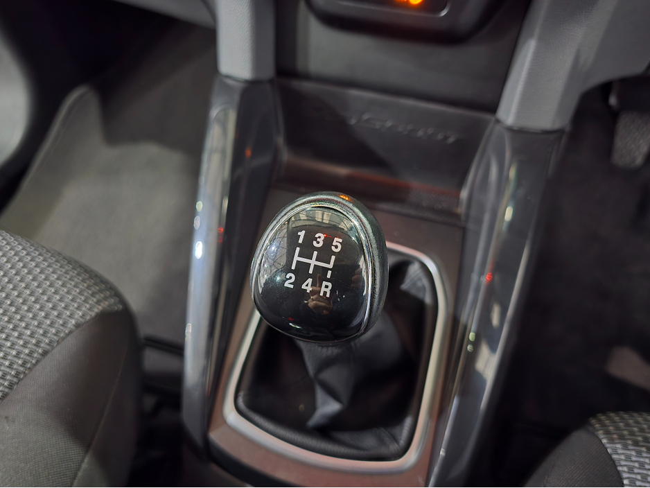 2014 Ford Ecosport - image 19