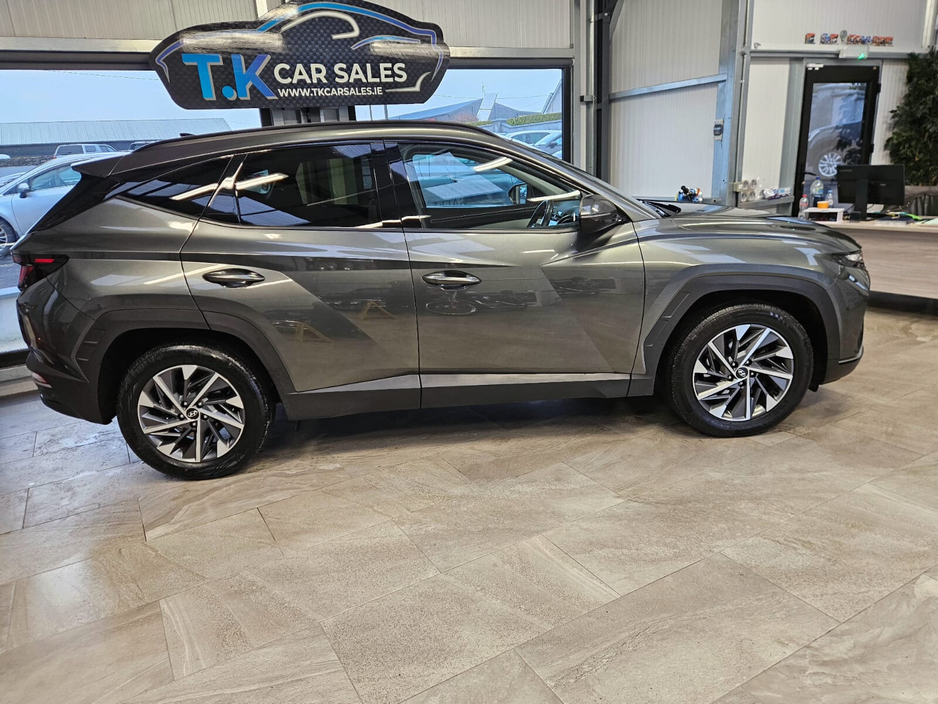 2022 Hyundai Tucson - image 3