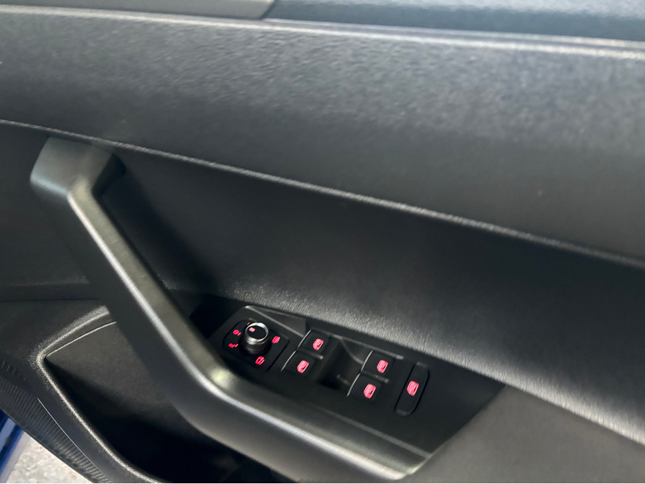 2018 Volkswagen Polo - image 8