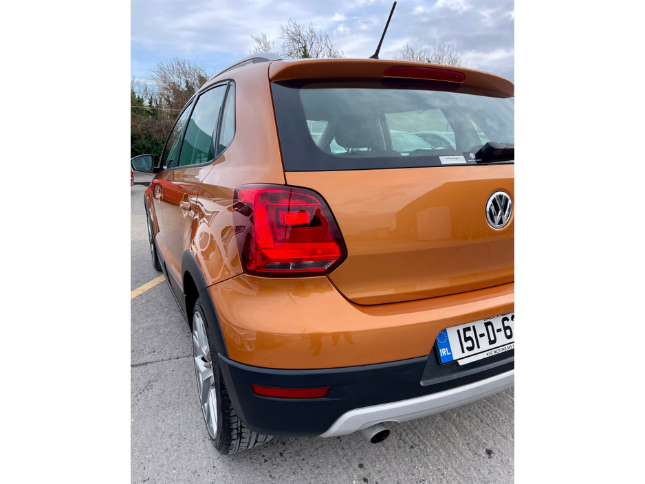 2015 Volkswagen Polo - image 12