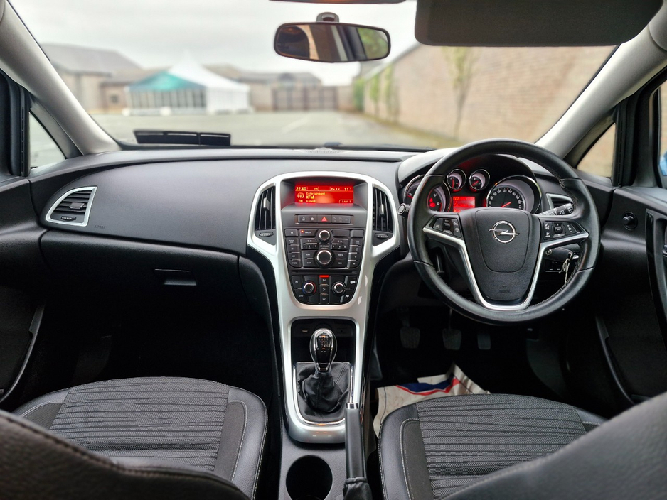 2015 Opel Astra - image 9