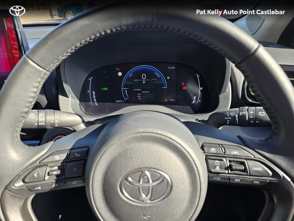 2025 Toyota Yaris Cross - image 13