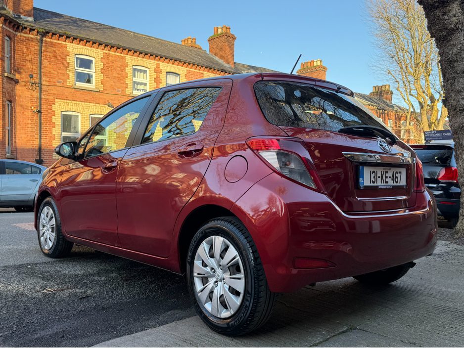 2013 Toyota Yaris - image 8