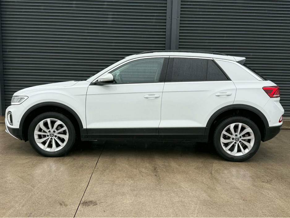 2024 Volkswagen T-Roc - image 4