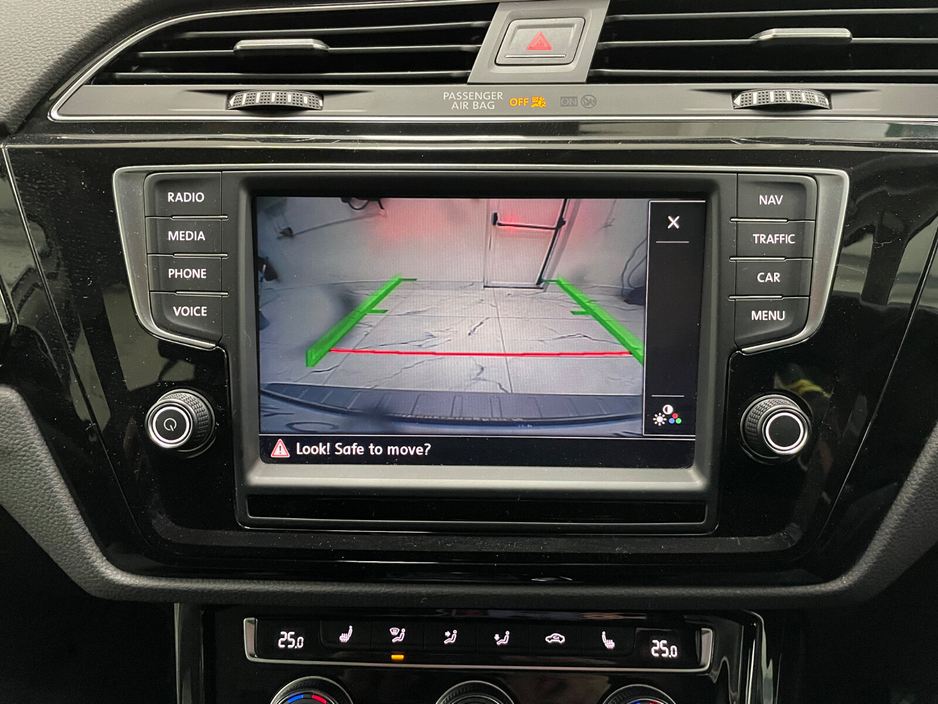 2017 Volkswagen Touran  €16,995