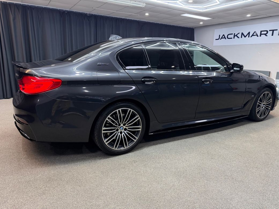 2019 BMW 5 Series - image 17