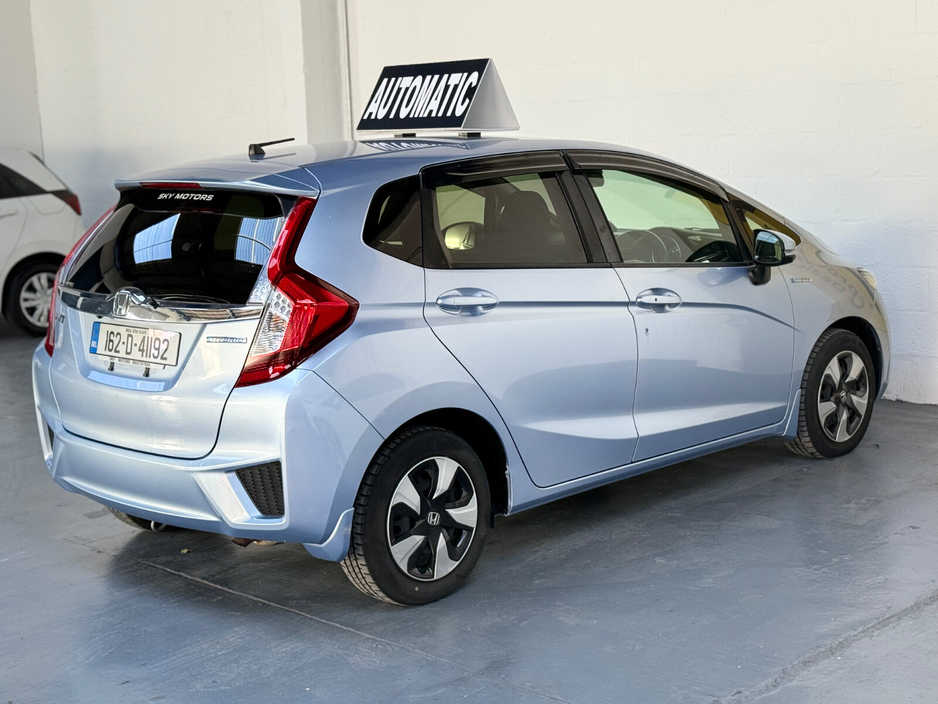 2016 Honda Fit - image 8