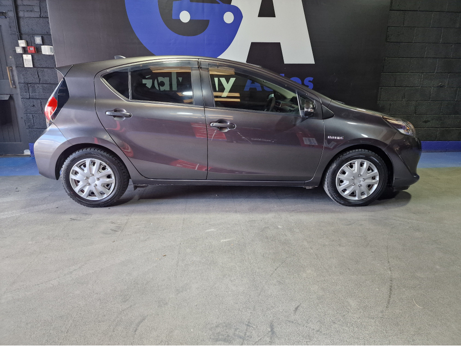 2018 Toyota Aqua - image 11