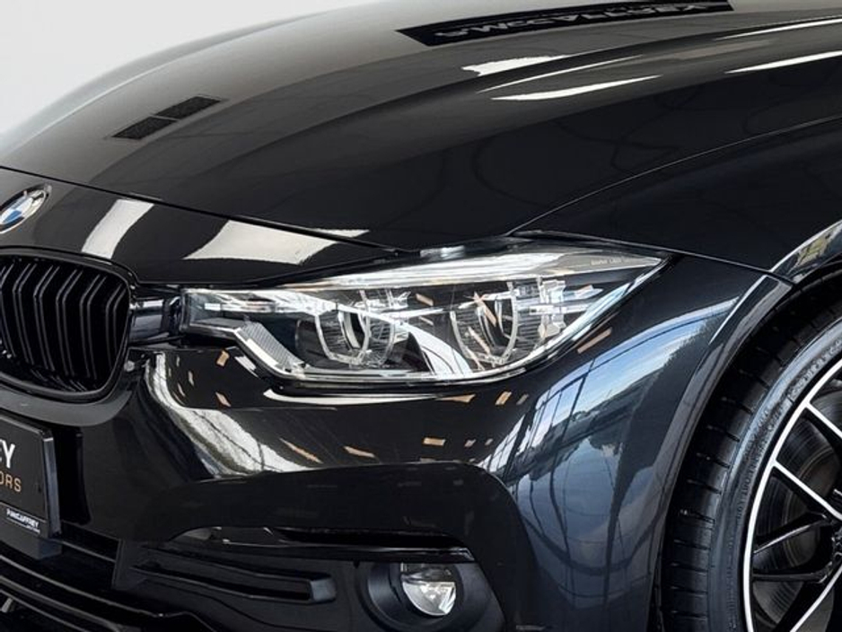 2016 BMW 3 Series - image 9