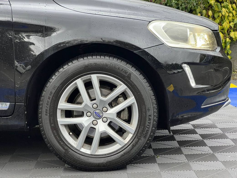 2017 Volvo XC60 D4 CLASSIC 2.0 D // OPENING PAN ROOF // LEATHER HEATED SEATS // REVERSE CAMERA €24,950