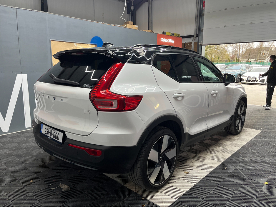 2023 Volvo XC40 - image 2