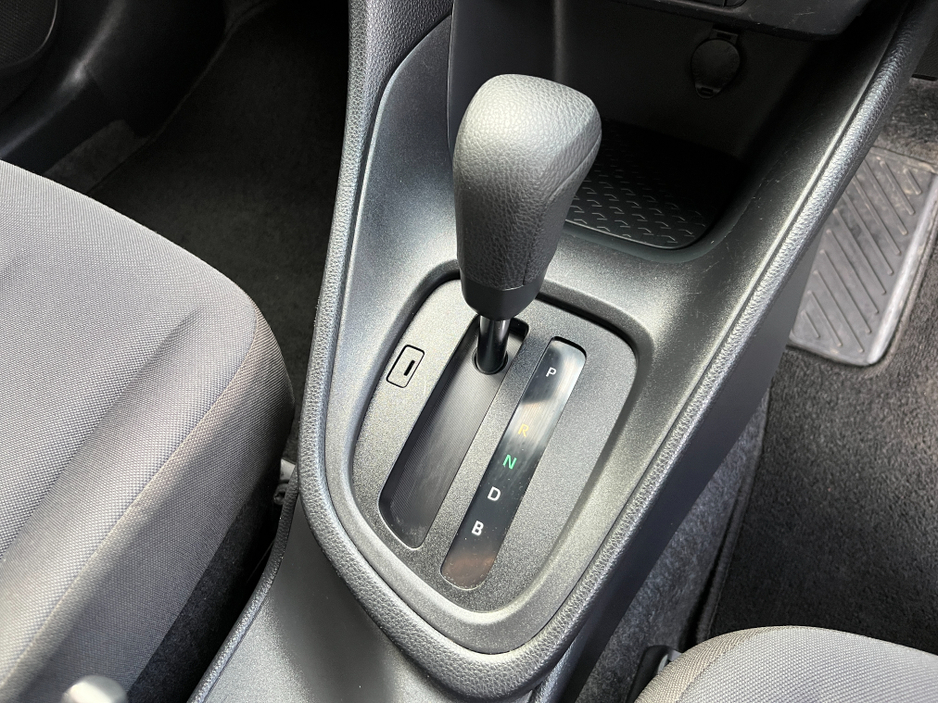 2021 Toyota Yaris - image 16