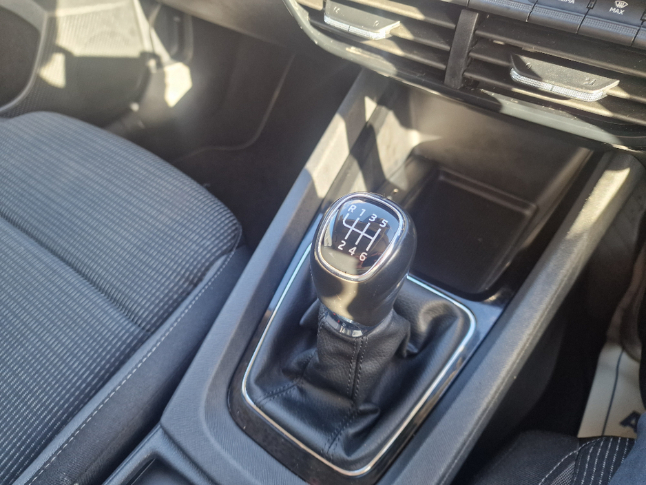 2021 Skoda Octavia - image 14