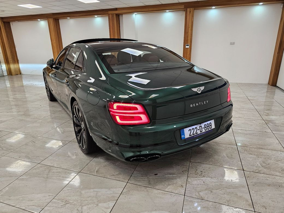 2022 Bentley Flying Spur V6 Hybrid Auto // Racing Green €164,950