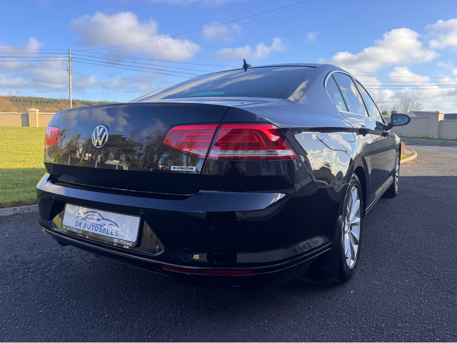 2015 Volkswagen Passat - image 12
