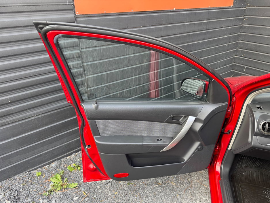 2009 Chevrolet Aveo - image 17