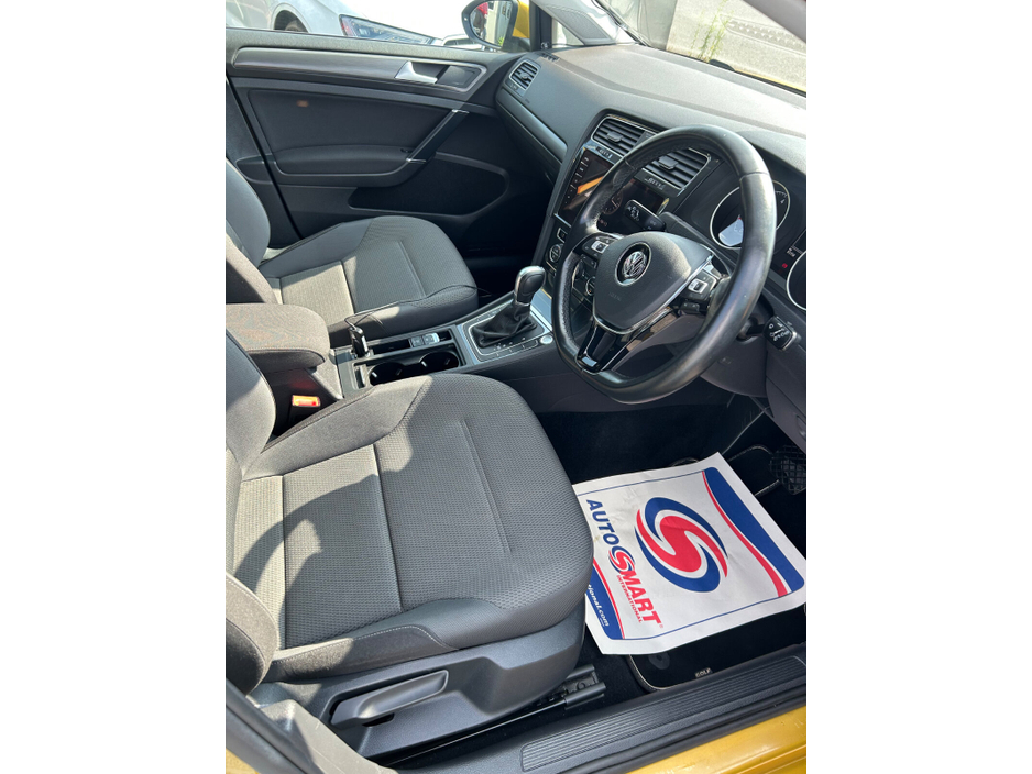 2017 Volkswagen Golf  €15,950